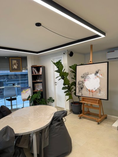 Studio easel